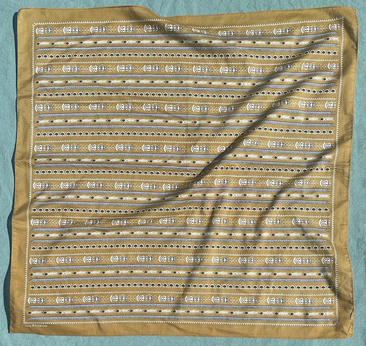 FOULARD BRETON BRODERIES LIGNES LICHEN