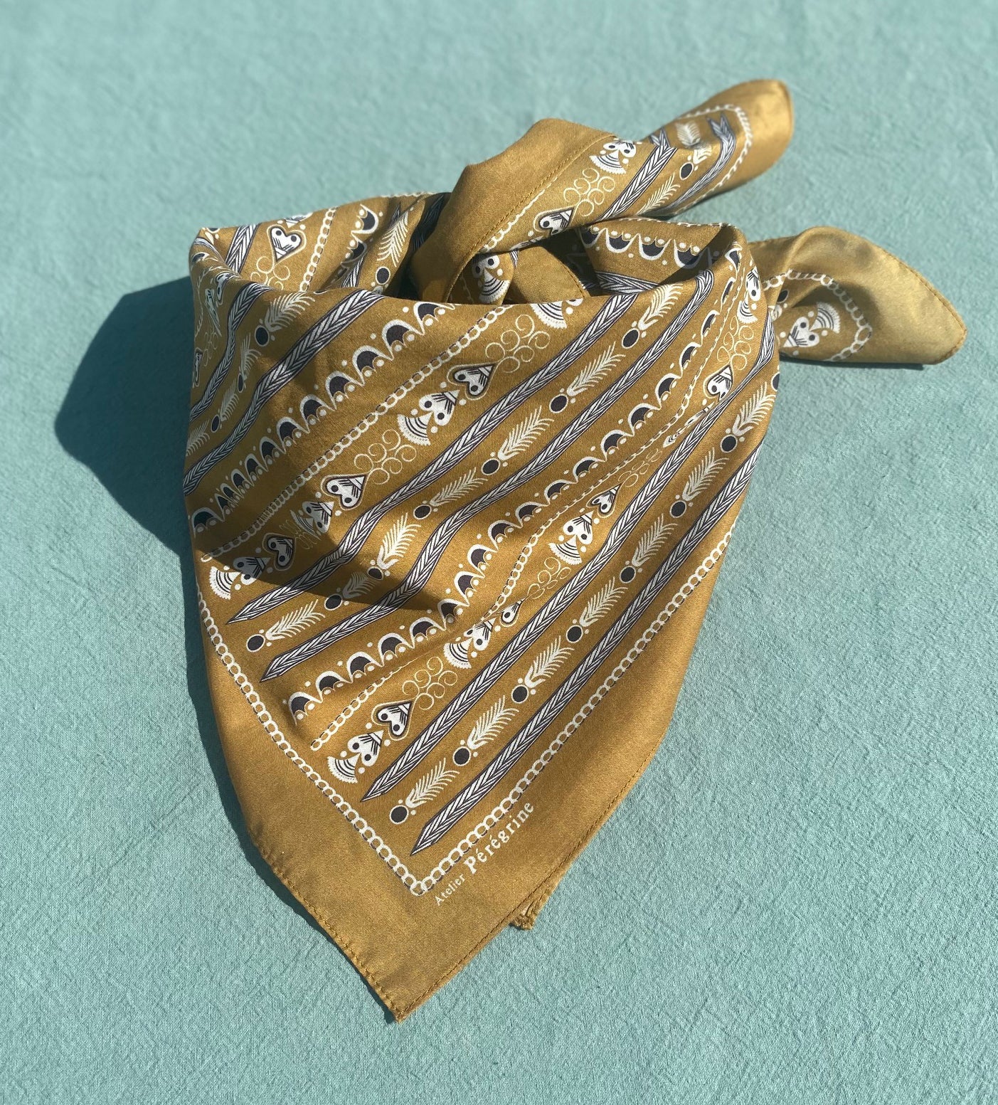 FOULARD BRETON BRODERIES LIGNES LICHEN