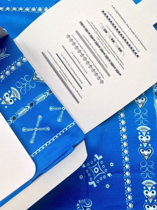 LA SIGNIFICATION DES MOTIFS DE BRODERIES BRETONNES :  ENTRE SYMBOLES ET TRANSMISSION