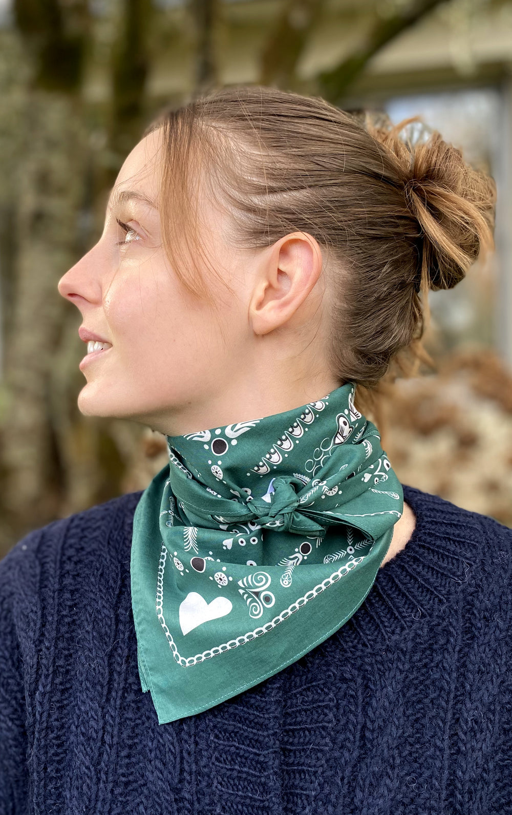 BANDANA BRETON VERT FORÊT EN COTON BIO - MOTIF BRODERIES BRETONNES