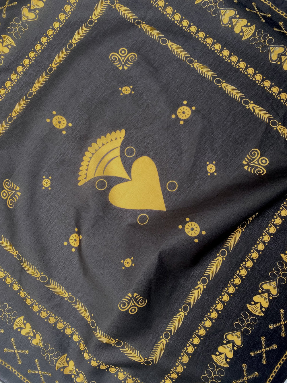 BANDANA BRETON NOIR EN COTON BIO - MOTIF BRODERIE BRETONNE (BLÉ NOIR)