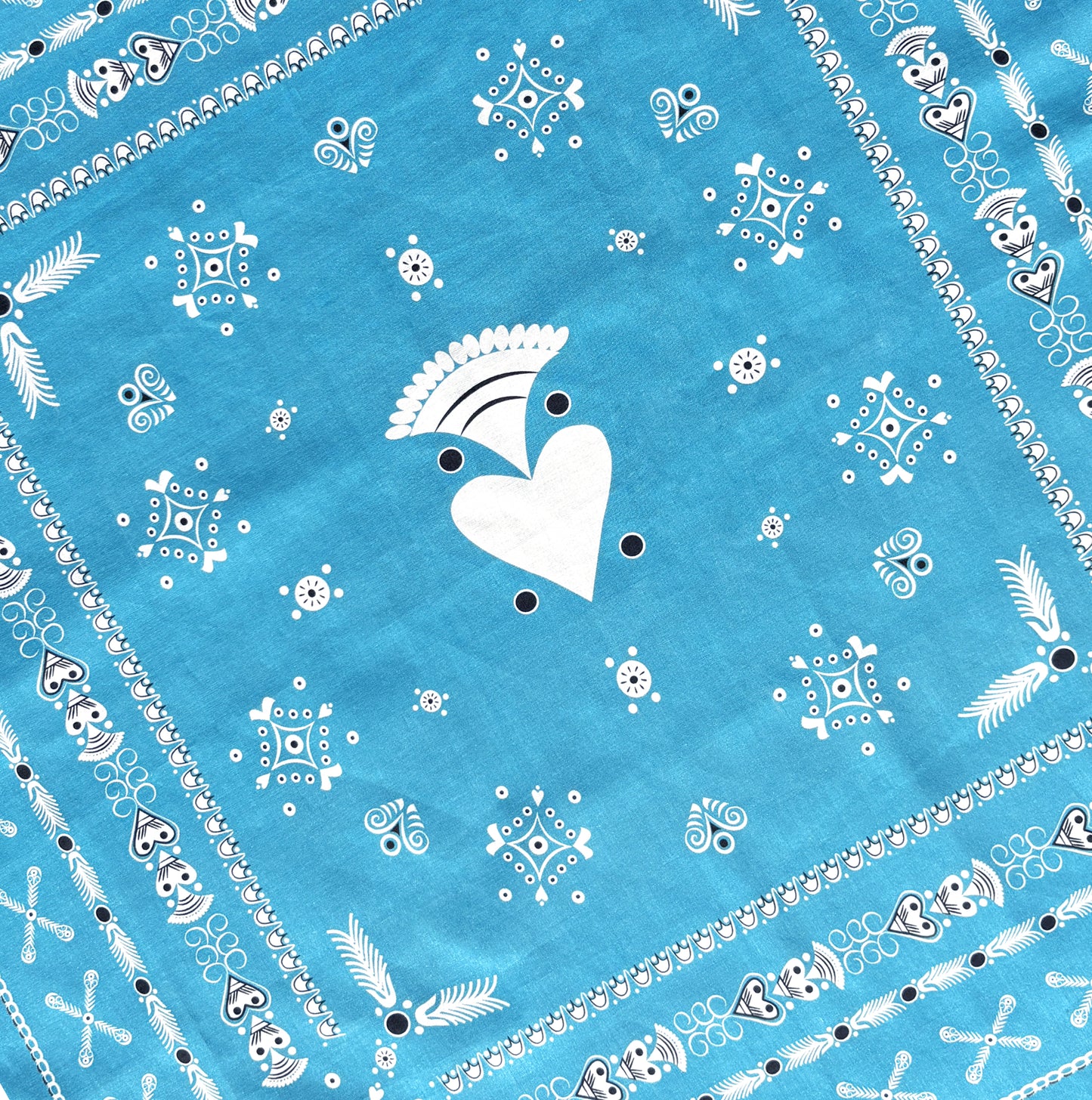 BANDANA BRETON BLEU CLAIR EN COTON BIO - MOTIF BRODERIES BRETONNE (AZUR)