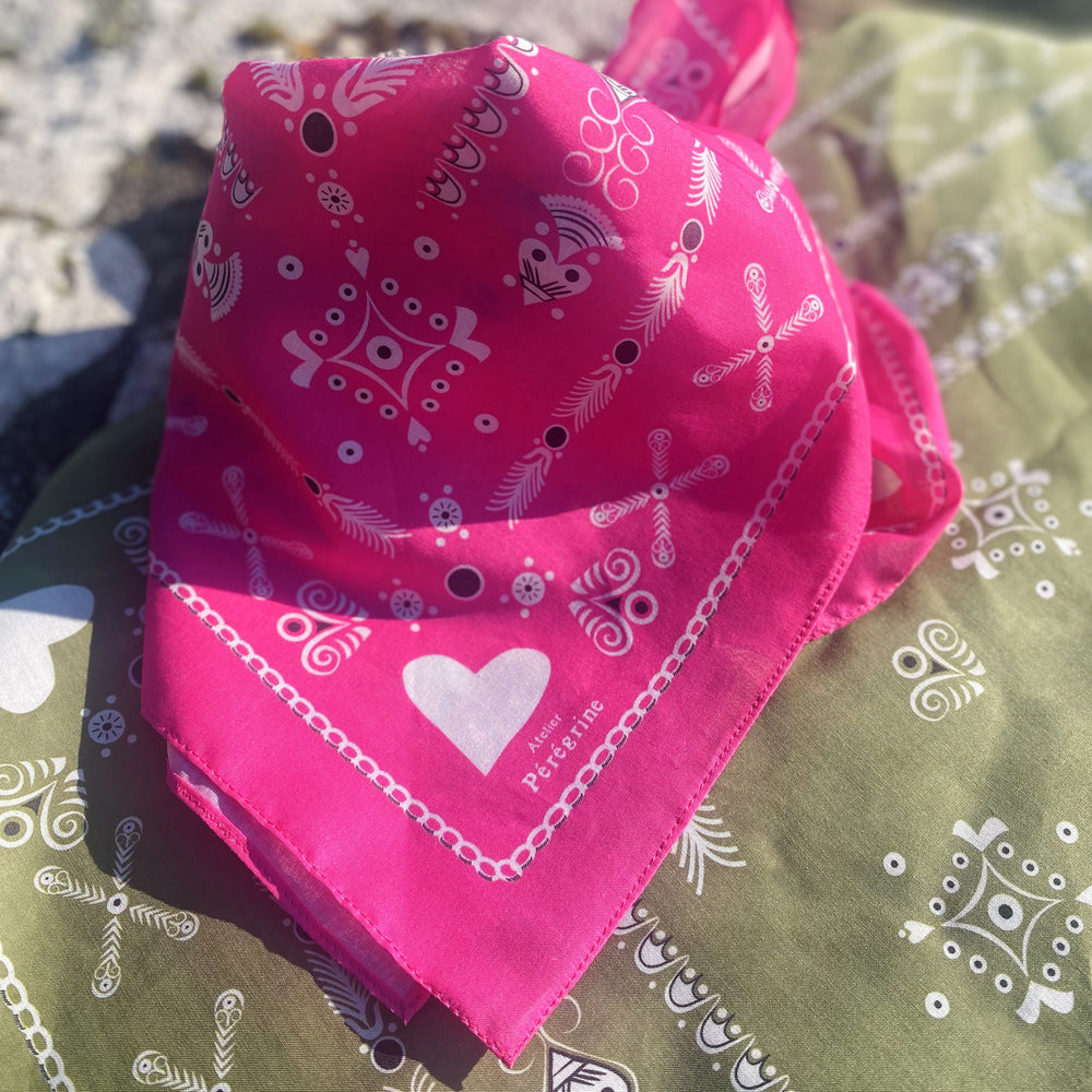 BANDANA BRETON  FUSCHIA EN COTON BIO - MOTIF BRODERIES BRETONNES