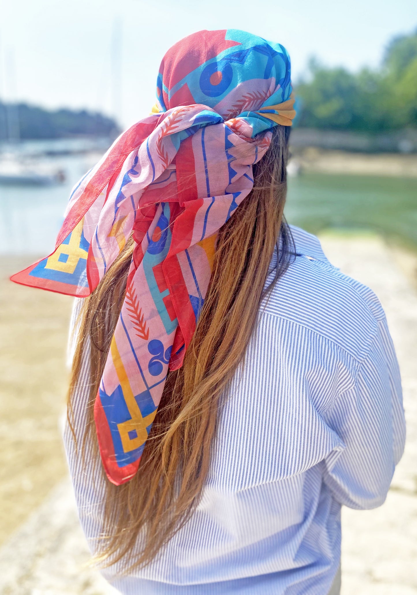 KALON THE LARGE MODEL SCARF