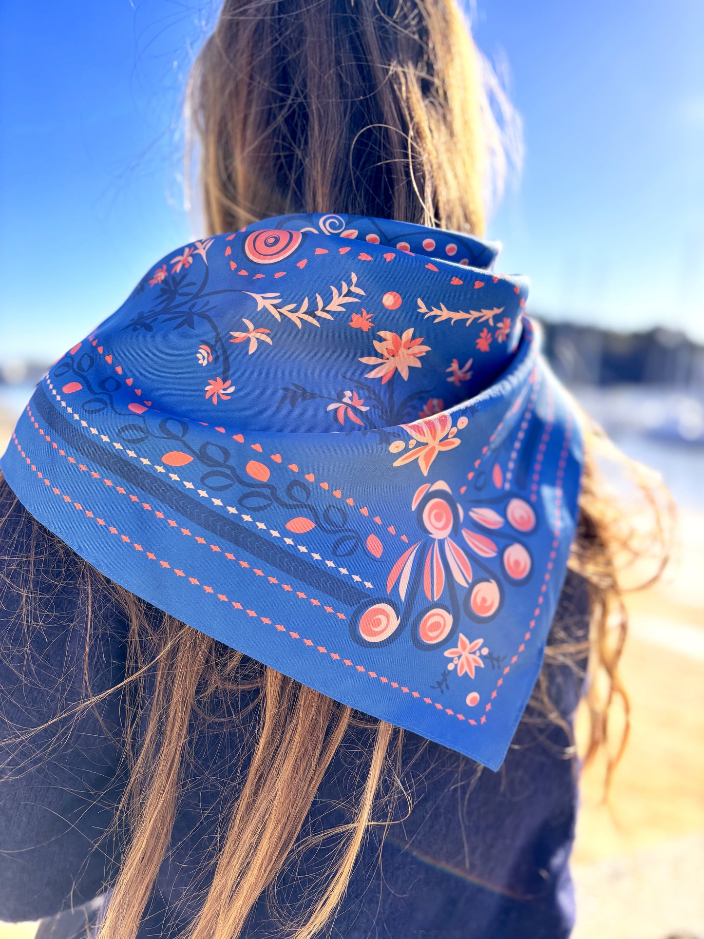 BLEUNIENN COBALT EN TWILL DE SOIE disponible le 5 décembre