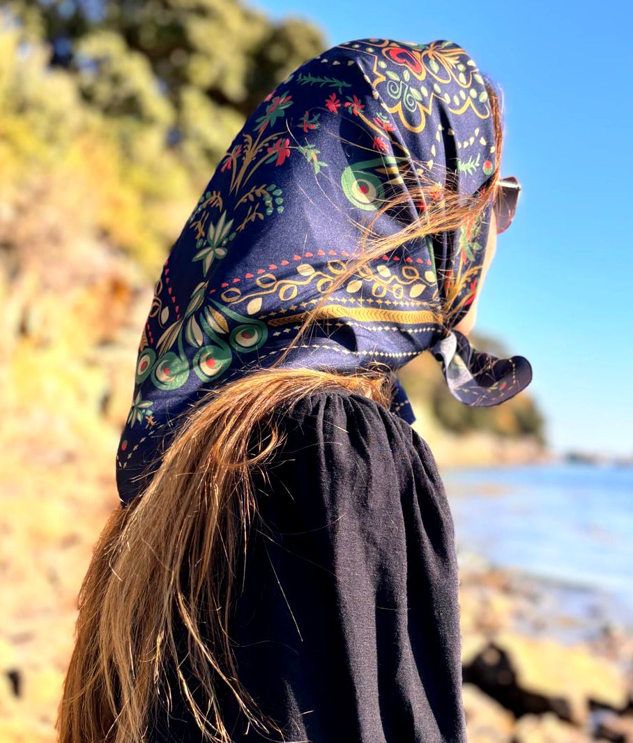 BLEUNIENN CARBONE EN TWILL DE SOIE  DE RETOUR LE 28 JANVIER