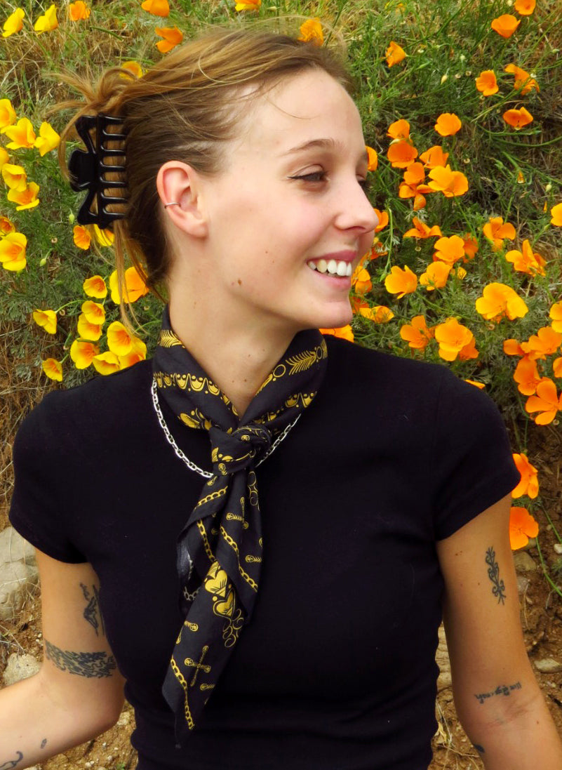BANDANA BRETON NOIR EN COTON BIO - MOTIF BRODERIE BRETONNE (BLÉ NOIR)